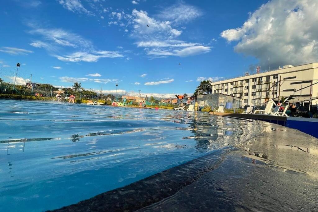 Apartamento Cerca Parque Del Cafe Con Piscina Montenegro Exterior foto