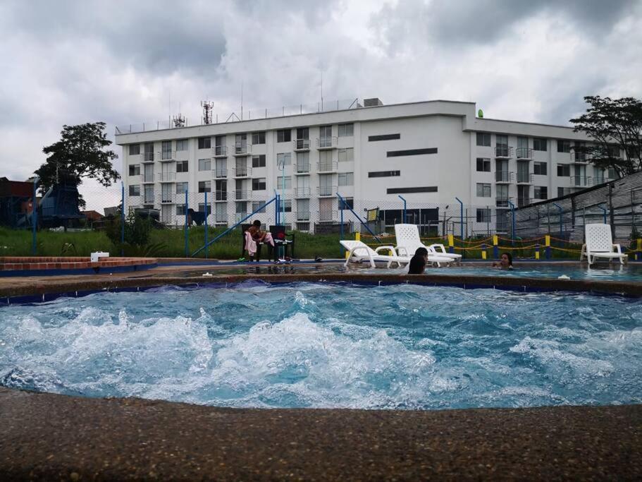 Apartamento Cerca Parque Del Cafe Con Piscina Montenegro Exterior foto